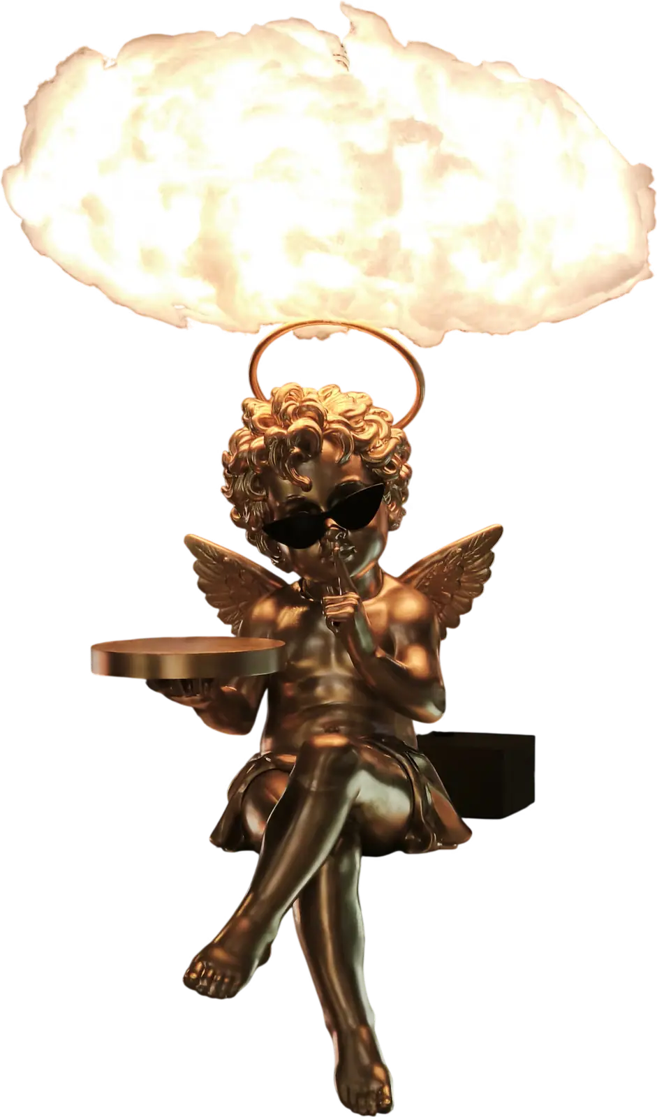 Escultura decorativa de un cupido dorado con gafas de sol y aureola, sentado bajo una nube de luz